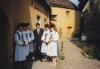 Mägde_vor_dem_Gottesdienst_im_Aug_1988.jpg